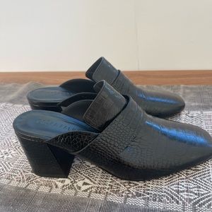 Brand new Freda Salvador mules